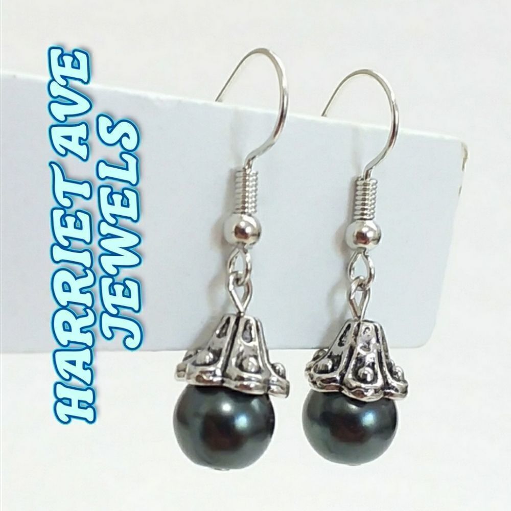 🆕️ Beautiful faux dark pearl earrings